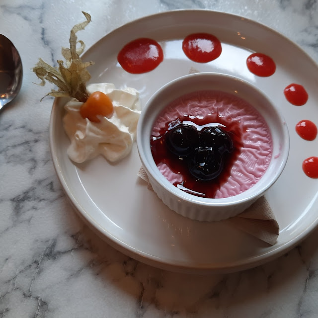 Panna Cotta À la Cerise Amarena