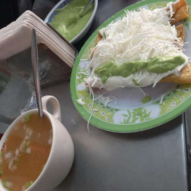 Consomé Y Tacos de Barbacoa
