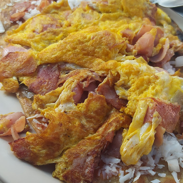 Huarache de Jamón Y Huevito