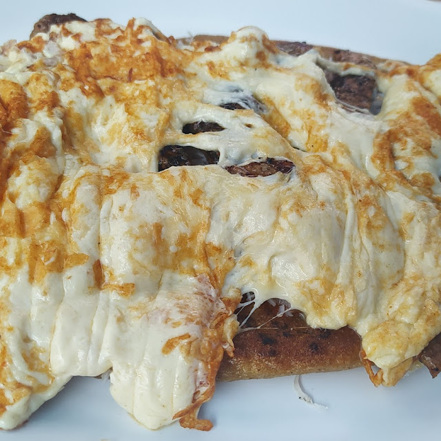 Huarache de Arrachera Con Quesillo Y Salsa Habanero