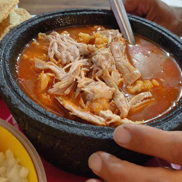 Pozole Con Carne Surtida