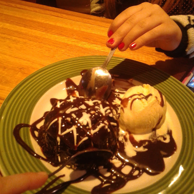 Lava Cake w Vanilla Ice Cream