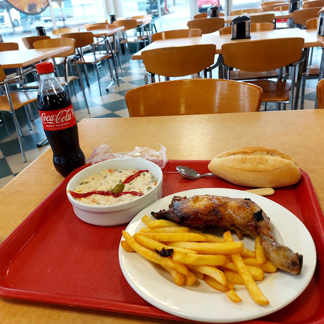 Pollo Asado Con Patatas Y Ensaladilla Rusa