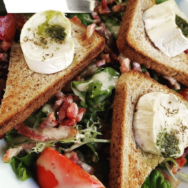 Salade de Chèvre Chaud