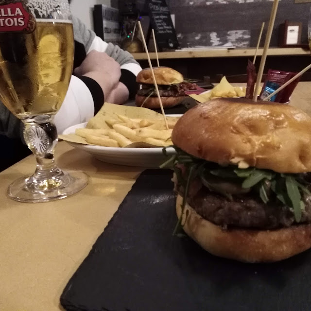 Burger N 1 Amb Patatine Fritte E Stella Artois De Tirador