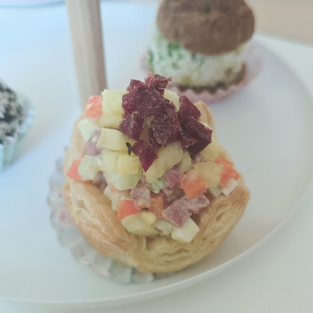 Pineapple Beef Wonton Cup
