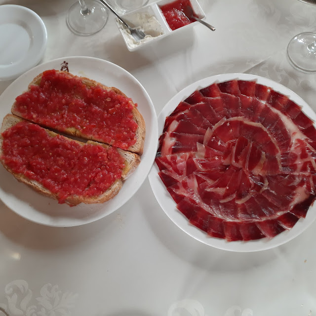 Tabla de Ibéricos de Bellota Jamón Caña de Lomo Chorizo Salchichón Y Queso Manchego