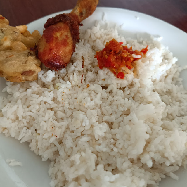 Nasi Ayam Goreng Serai