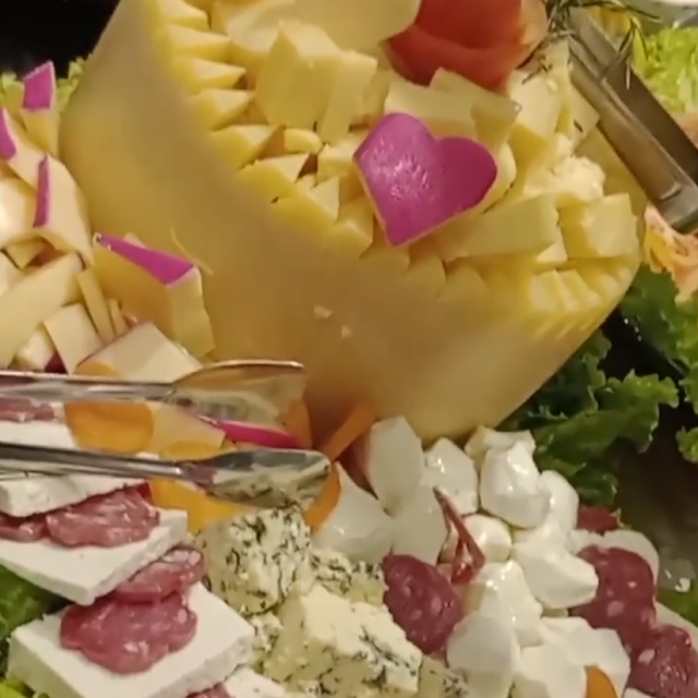 Queijos E Frios Na Salada