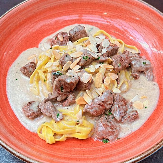 Tagliatelle Gorgonzola Com Tiras de Filé E Amêndoas
