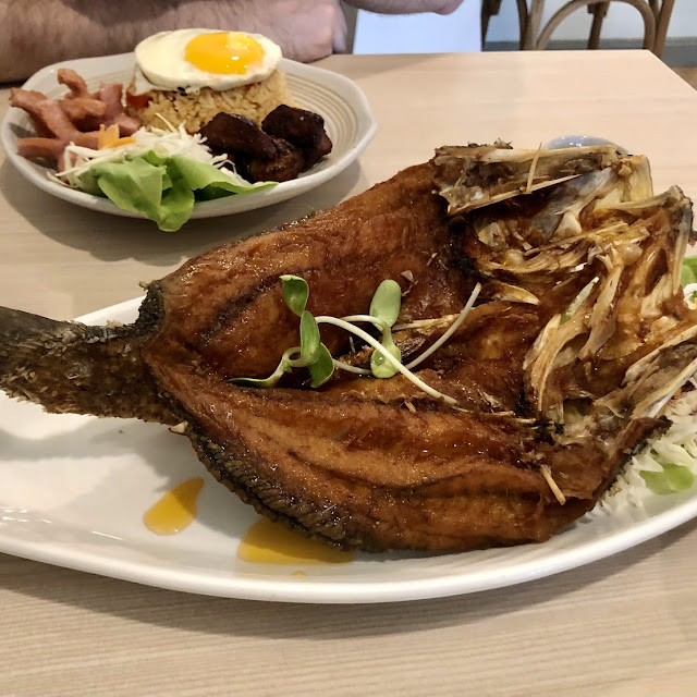 ปลากะพงทอดน้ำปลาดี และยำมะม่วง
