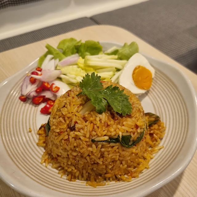 ข้าวผัดต้มยำทะเล