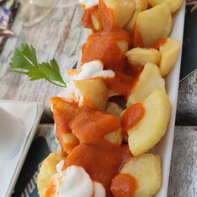 Bravas