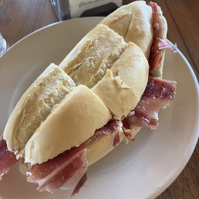Mollete Con Aceite Tomate Y Jamon