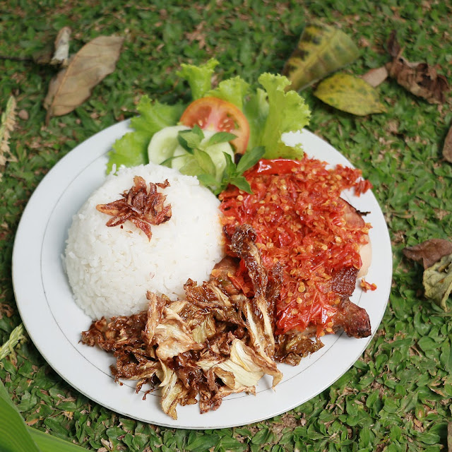 Ayam Geprek Setan
