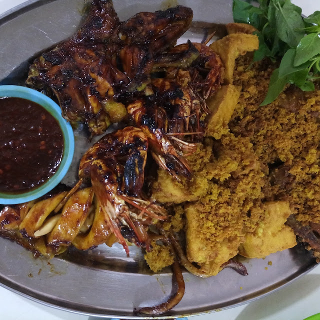 Ayam Goreng Ayam Bakar Tahu Goreng