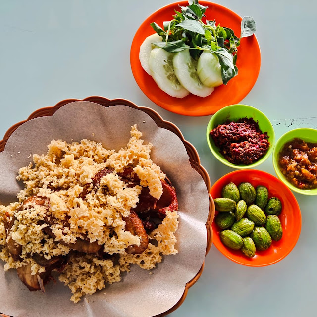 Dada Ayam Kremes