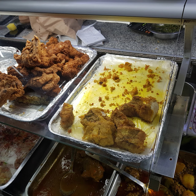 Tandoori Fish Pieces and Fried Pieces of Chicken