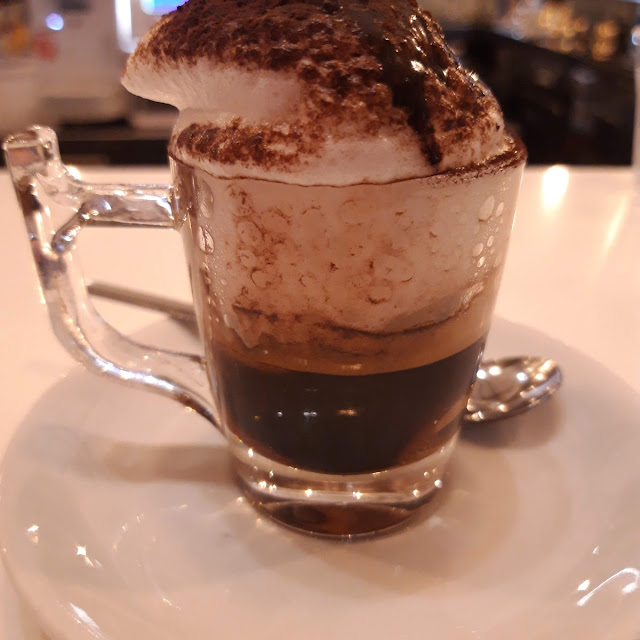Caffè Macchiato Con Cacao
