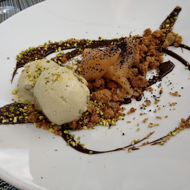 Crumble Con Gelato Al Pistachio E Pere Al Prosecco
