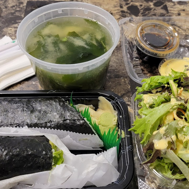 Salmon Hand Roll