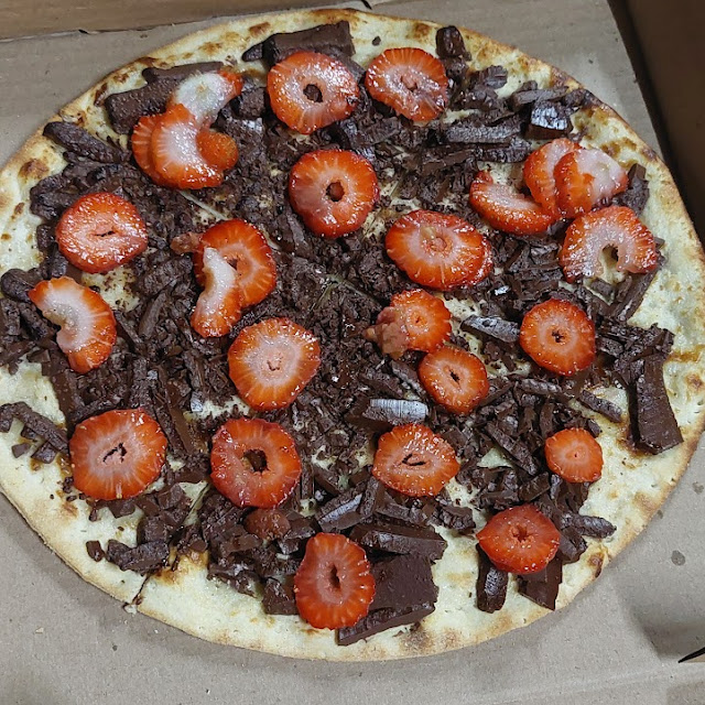 Pizza Com Morango E Chocolate Pizza Con Cioccolato E Fragole