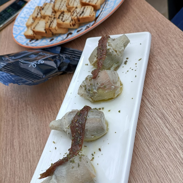 Tapas Con Carciofi E Sardine