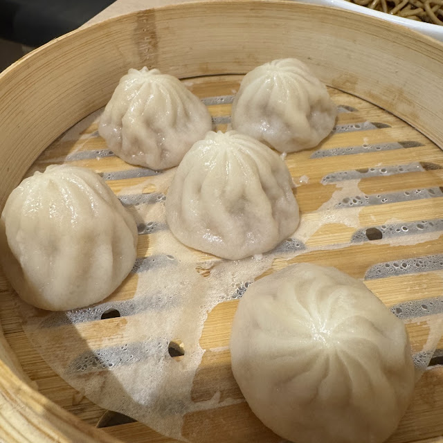 steamed beef soup dumplings 6pcs 牛肉小笼包 6pcs