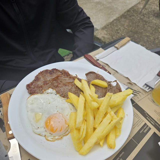 Entrecot Con Huevo Y Patatas