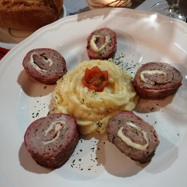 Carne Rellena Con Puré de Patata