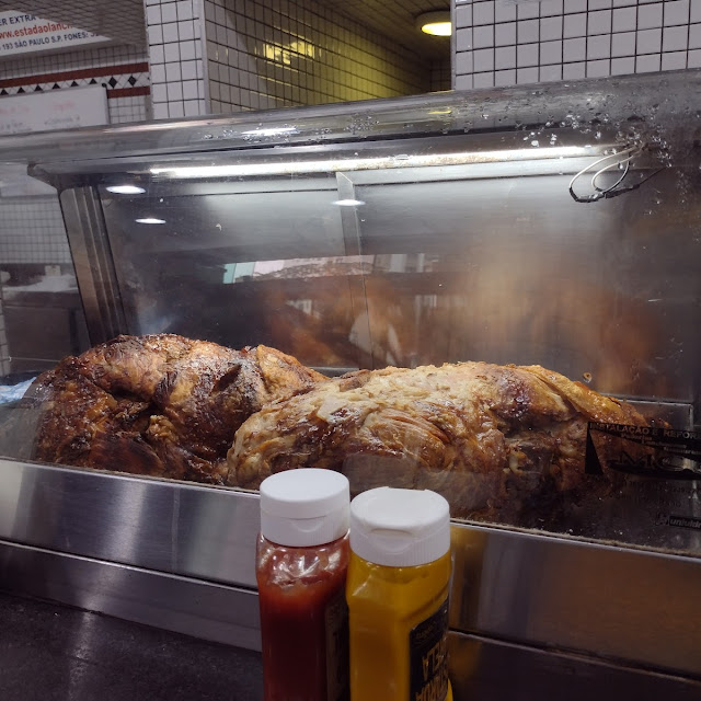 Tradicional Sanduíche de Pernil