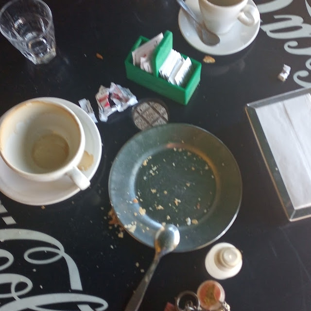 Desayuno Tostadas Y Medialunas