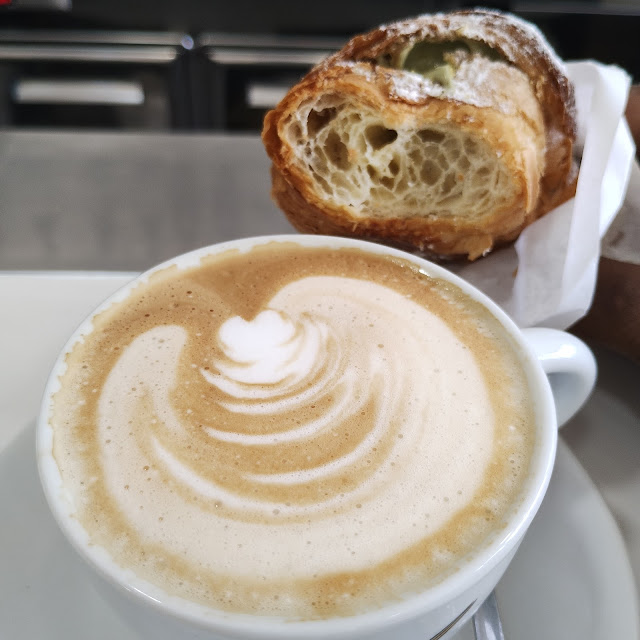 Cornetto Pistacchio E Cappuccino