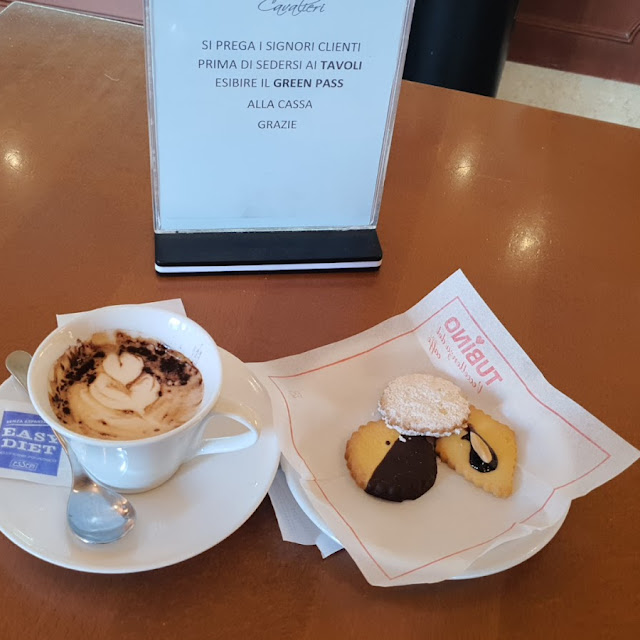 Macchiatone Con Biscotti Secchi
