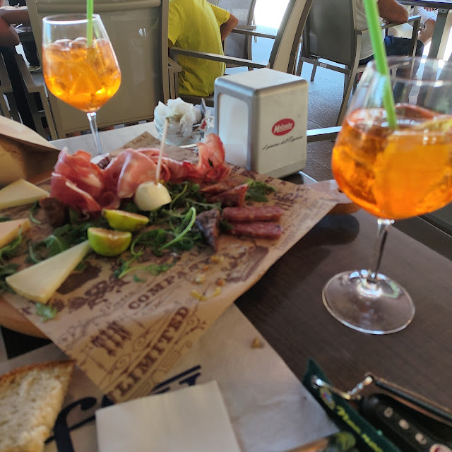 Tagliere Di Salumi E Formaggi