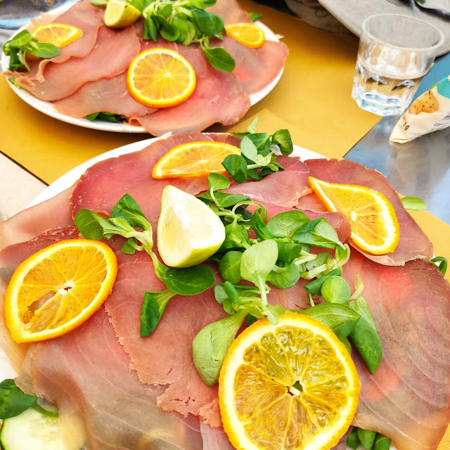 Carpaccio Di Tonno Con Insalata