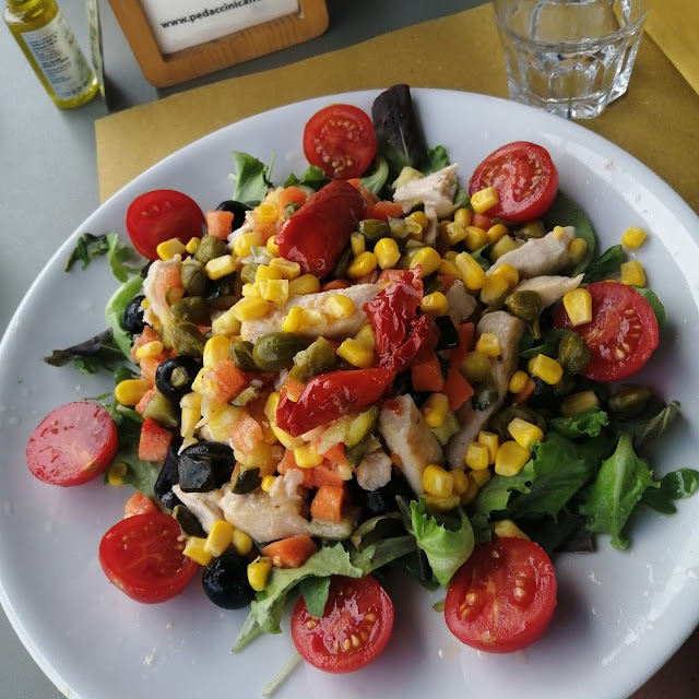 Insalata Con Pollo E Sottaceti
