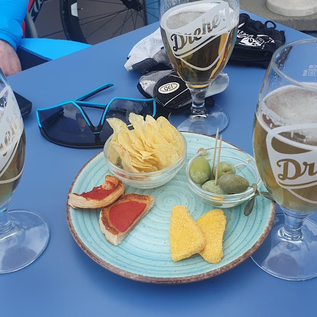 Pivo A Něco Na Zub