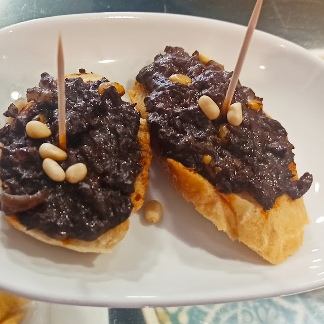 Morcilla Con Piñones