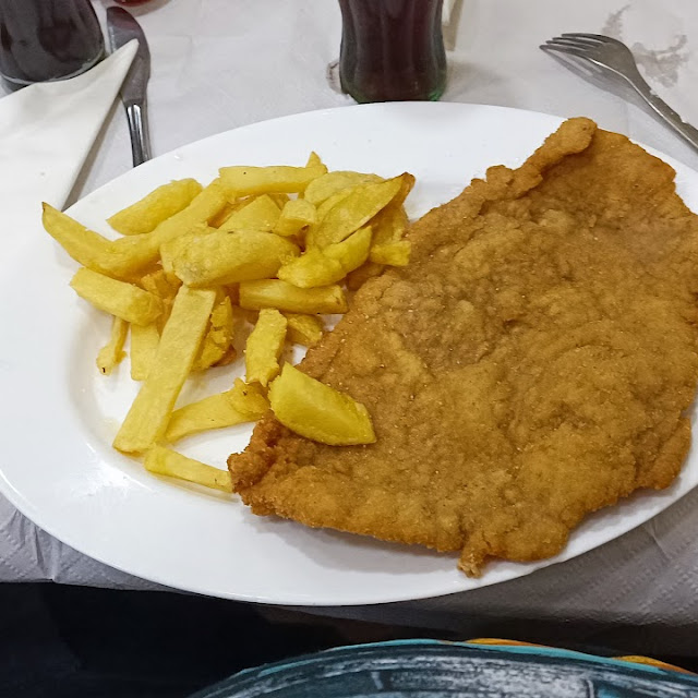 Escalope Con Patatas Fritas Caseras