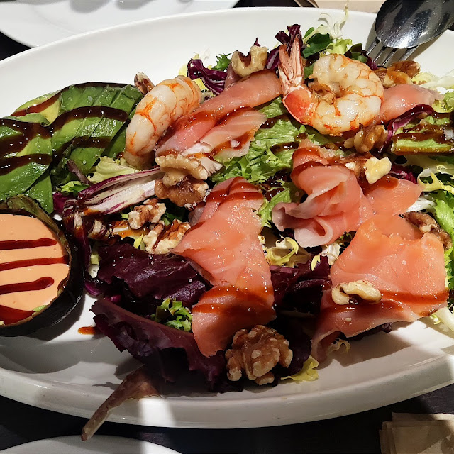 Ensalada de Aguacate Y Salmón