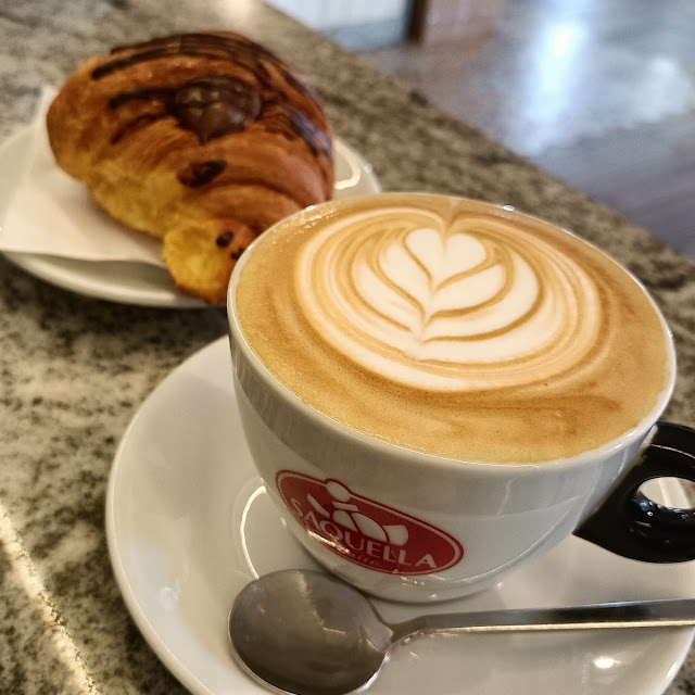 Cappuccino E Cornetto