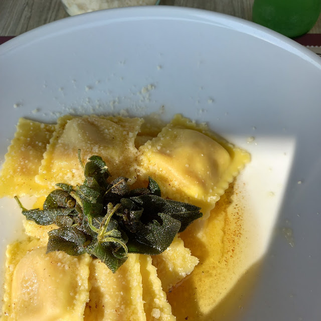 Kürbisravioli Mit Salbeibutter