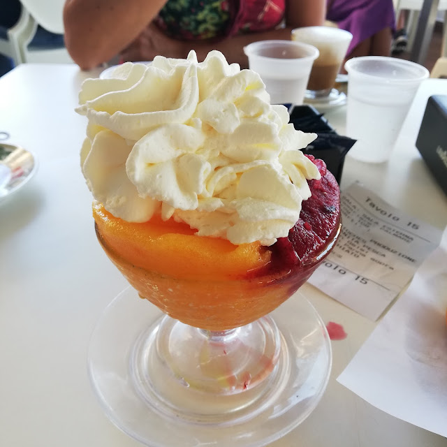 Granita Pesca E Gelsi Con Panna