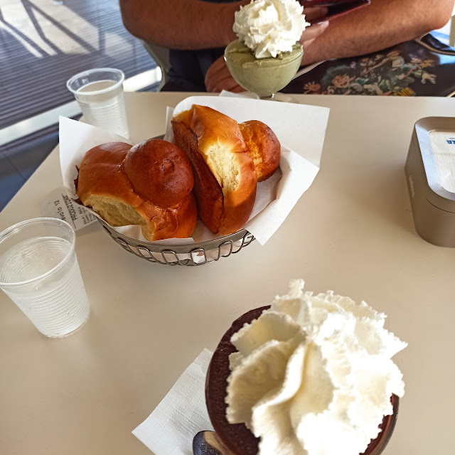 Granita Con Brioche E Panna