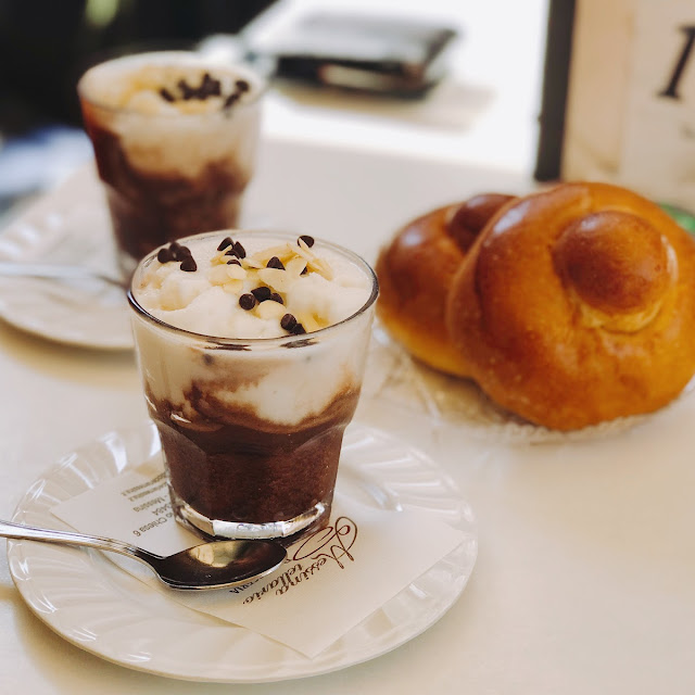 Granita Mandorla E Cioccolato Con Brioche