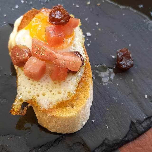 Tosta de Huevo de Codorniz