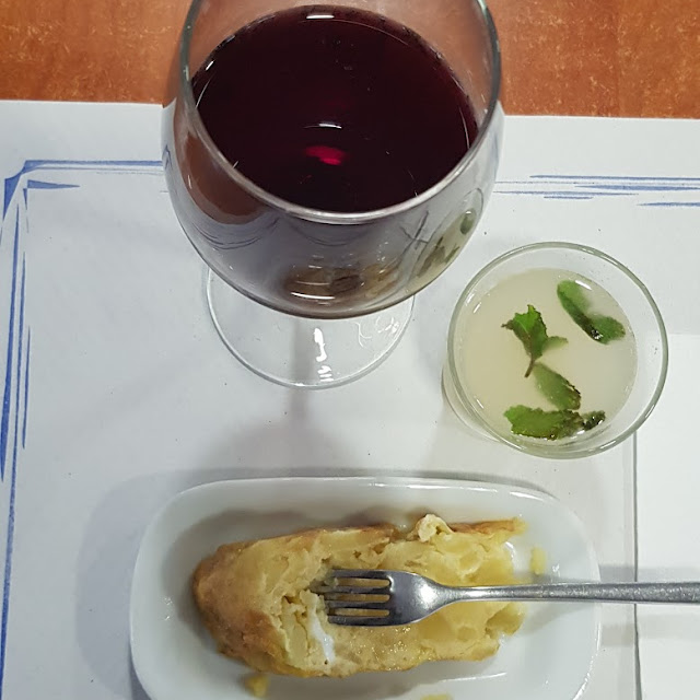 Tinto del Año Y Tapa de Cortesía