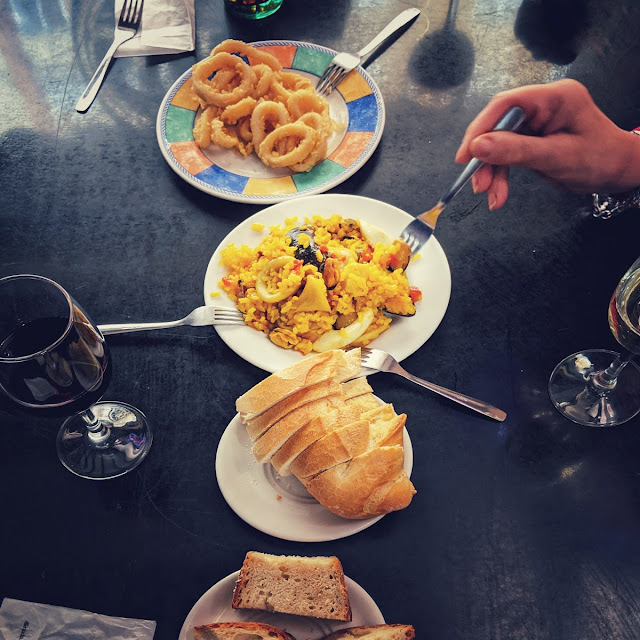 Tapas de Paella Y Calamares
