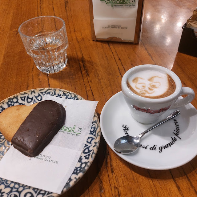 Caffè Macchiato E Pasticceria Secca